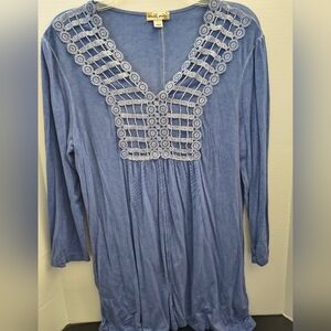 World Unity - Crochet V-Neck Tunic Top